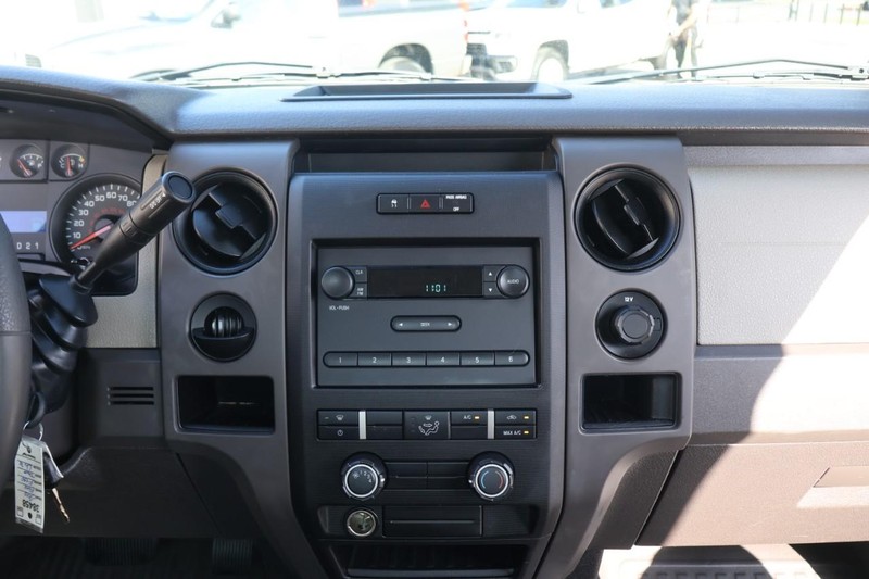 Ford F-150 Vehicle Full-screen Gallery Image 21