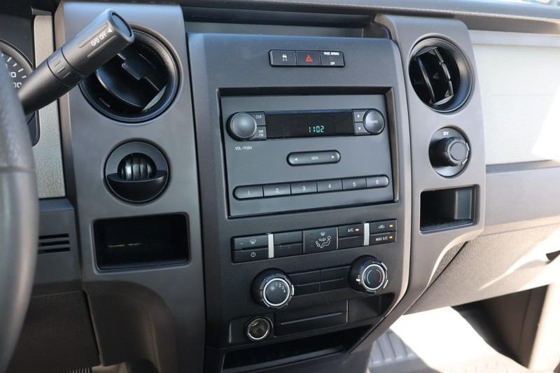 Ford F-150 Vehicle Full-screen Gallery Image 22