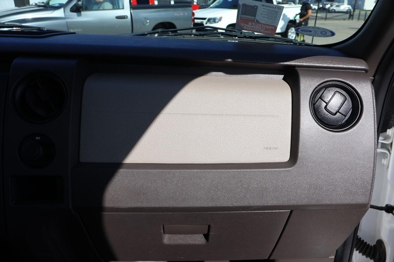 Ford F-150 Vehicle Full-screen Gallery Image 23