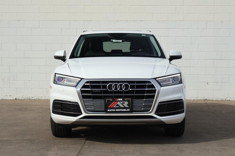 Audi Q5 Vehicle Full-screen Gallery Image 02