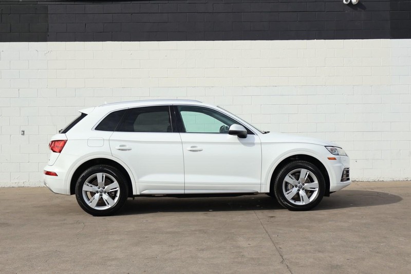 Audi Q5 Vehicle Full-screen Gallery Image 04
