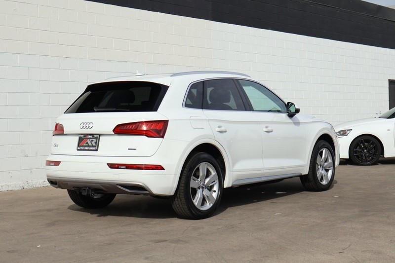 Audi Q5 Vehicle Full-screen Gallery Image 05