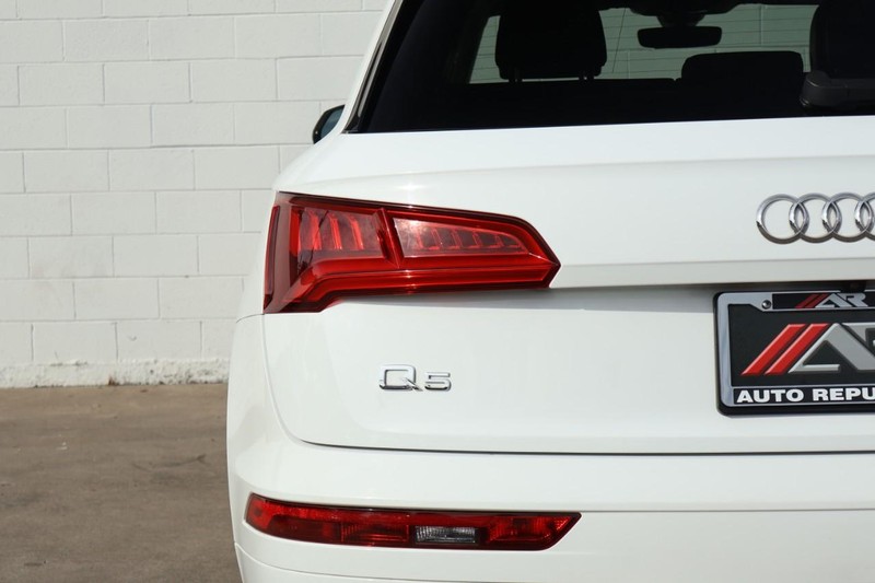 Audi Q5 Vehicle Full-screen Gallery Image 07