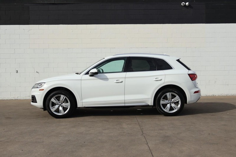 Audi Q5 Vehicle Full-screen Gallery Image 12