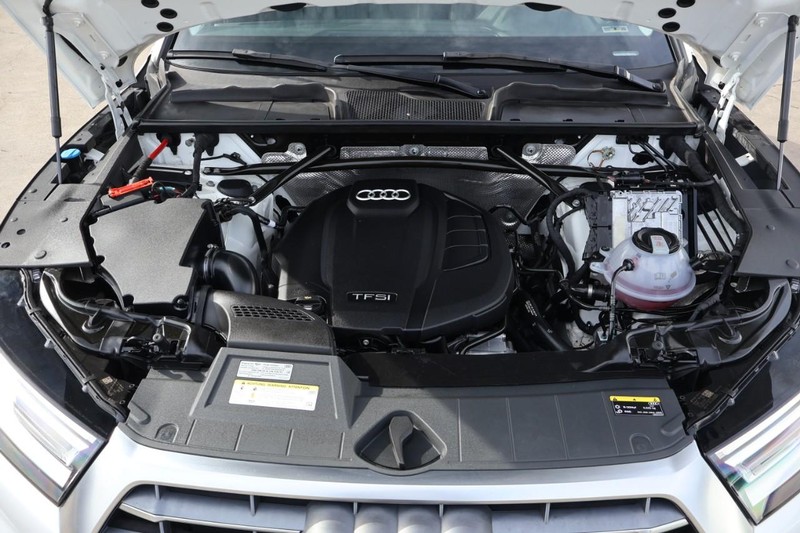 Audi Q5 Vehicle Full-screen Gallery Image 14