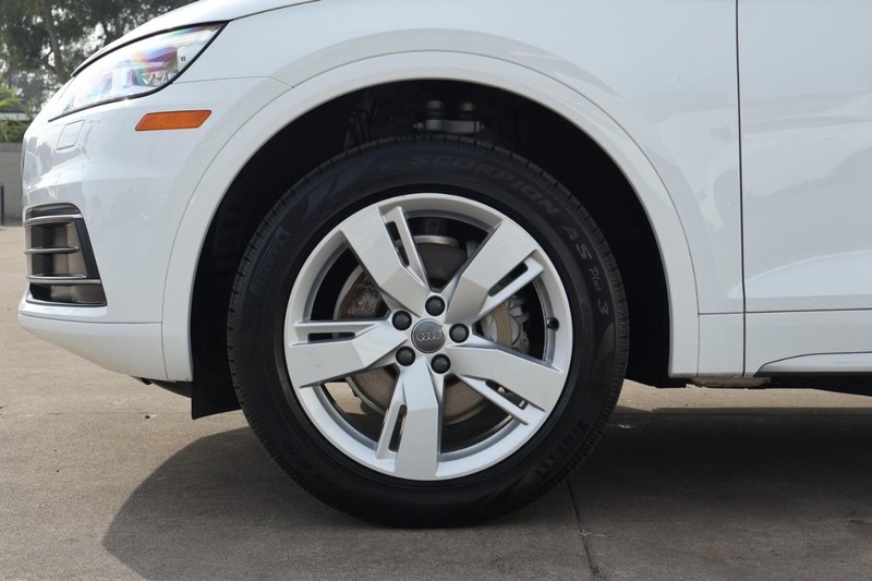 Audi Q5 Vehicle Full-screen Gallery Image 15