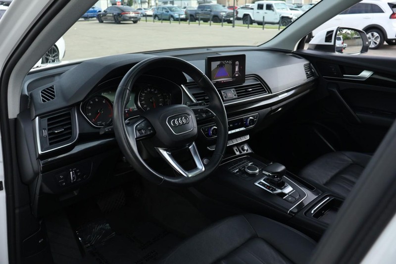 Audi Q5 Vehicle Full-screen Gallery Image 18