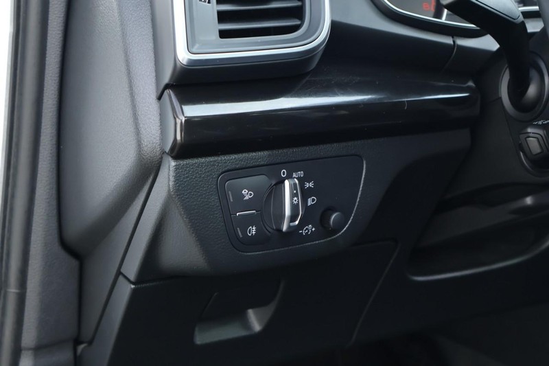 Audi Q5 Vehicle Full-screen Gallery Image 19