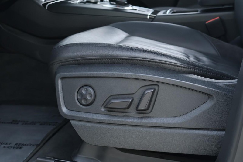 Audi Q5 Vehicle Full-screen Gallery Image 20