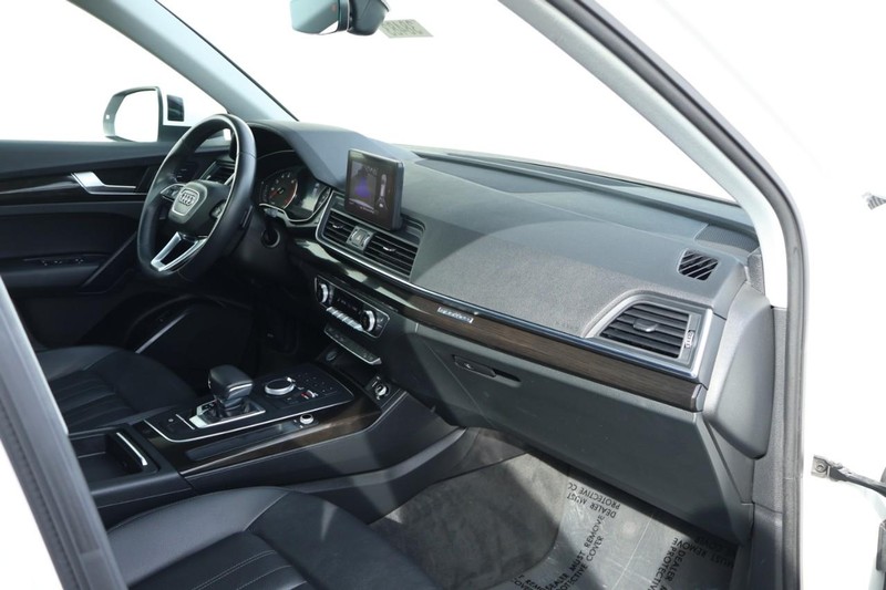 Audi Q5 Vehicle Full-screen Gallery Image 23