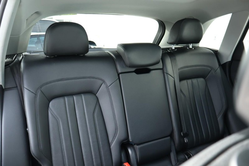 Audi Q5 Vehicle Full-screen Gallery Image 26