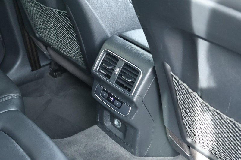 Audi Q5 Vehicle Full-screen Gallery Image 27