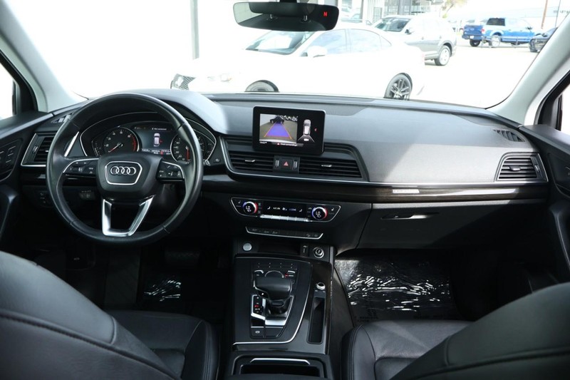 Audi Q5 Vehicle Full-screen Gallery Image 28
