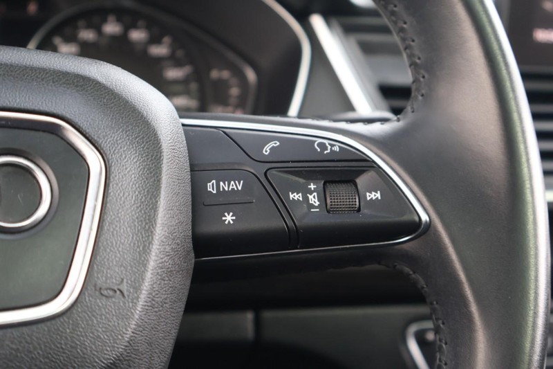 Audi Q5 Vehicle Full-screen Gallery Image 32