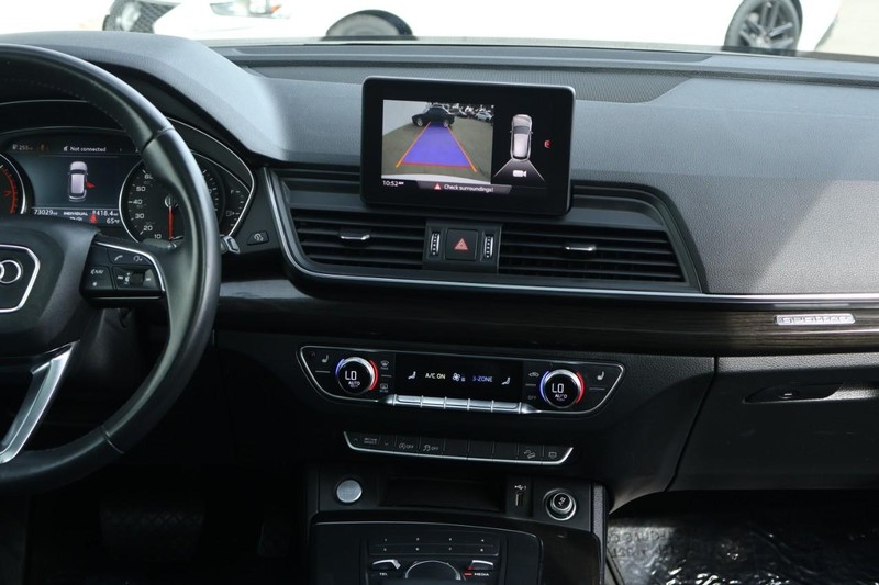 Audi Q5 Vehicle Full-screen Gallery Image 34