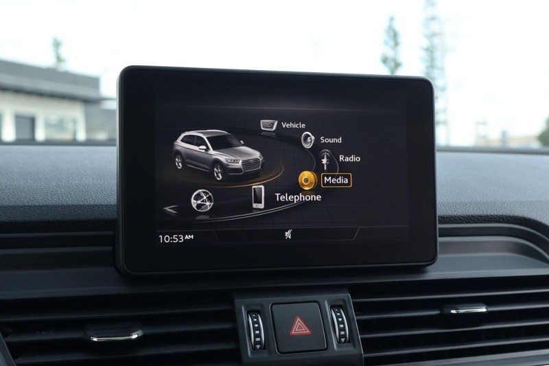 Audi Q5 Vehicle Full-screen Gallery Image 35