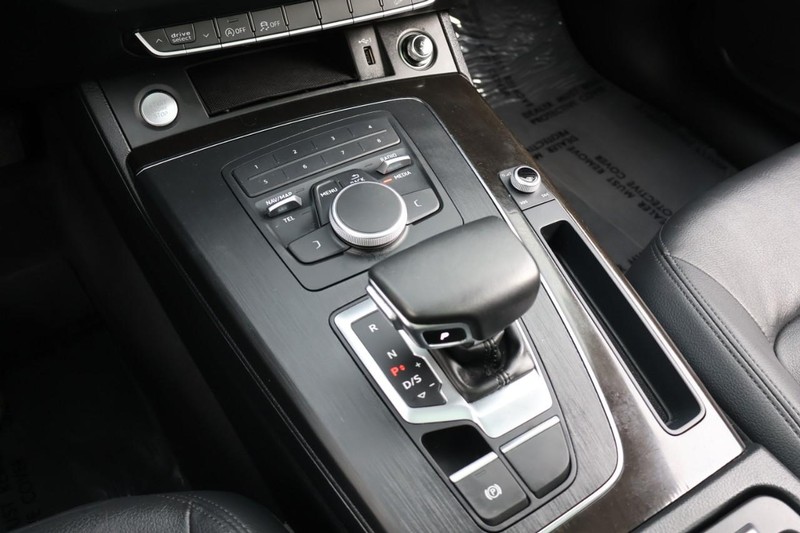 Audi Q5 Vehicle Full-screen Gallery Image 38