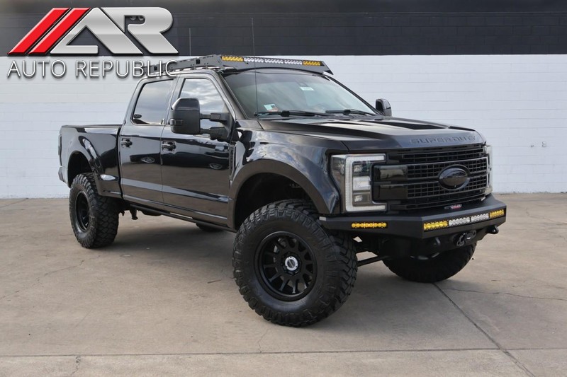 Ford Super Duty F-250 SRW Vehicle Full-screen Gallery Image 01