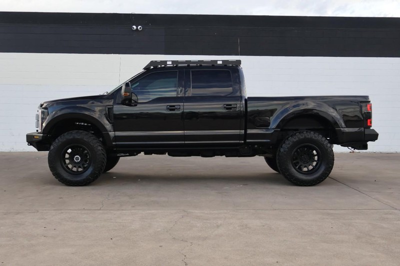 Ford Super Duty F-250 SRW Vehicle Full-screen Gallery Image 14