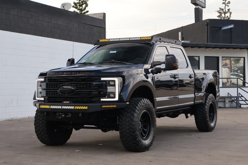 Ford Super Duty F-250 SRW Vehicle Full-screen Gallery Image 15