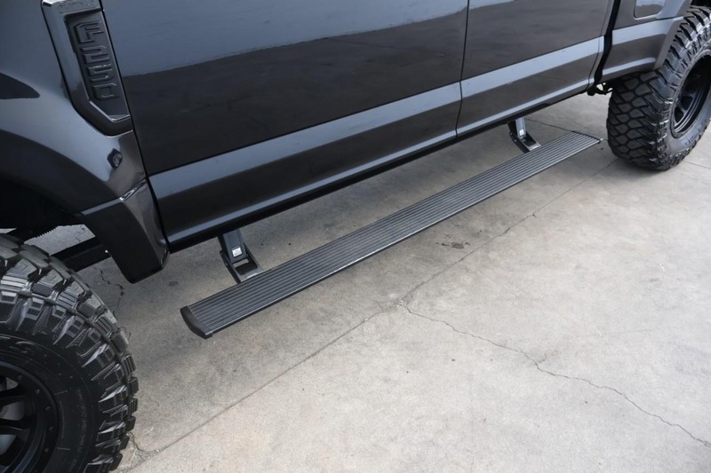 Ford Super Duty F-250 SRW Vehicle Full-screen Gallery Image 18