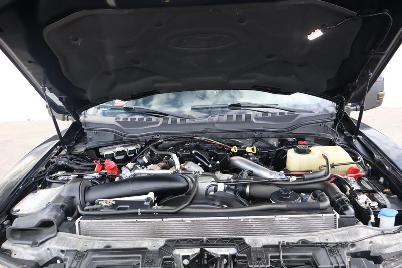Ford Super Duty F-250 SRW Vehicle Full-screen Gallery Image 20