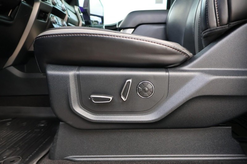 Ford Super Duty F-250 SRW Vehicle Full-screen Gallery Image 27