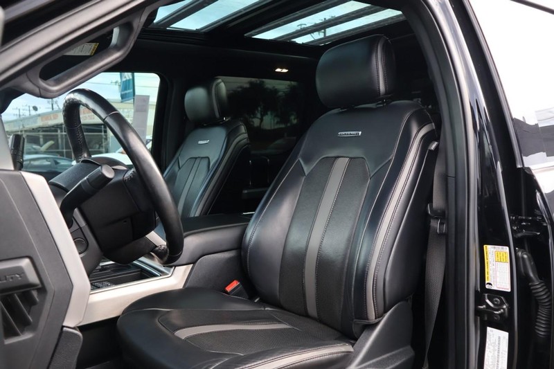 Ford Super Duty F-250 SRW Vehicle Full-screen Gallery Image 28