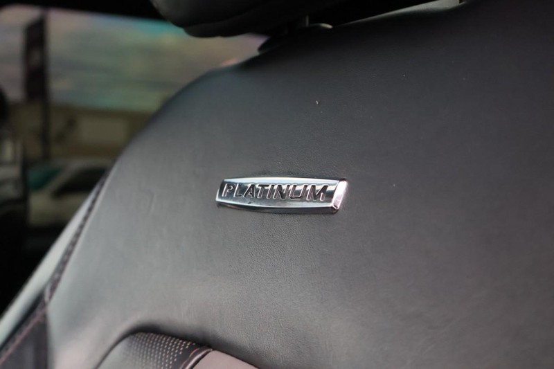 Ford Super Duty F-250 SRW Vehicle Full-screen Gallery Image 30