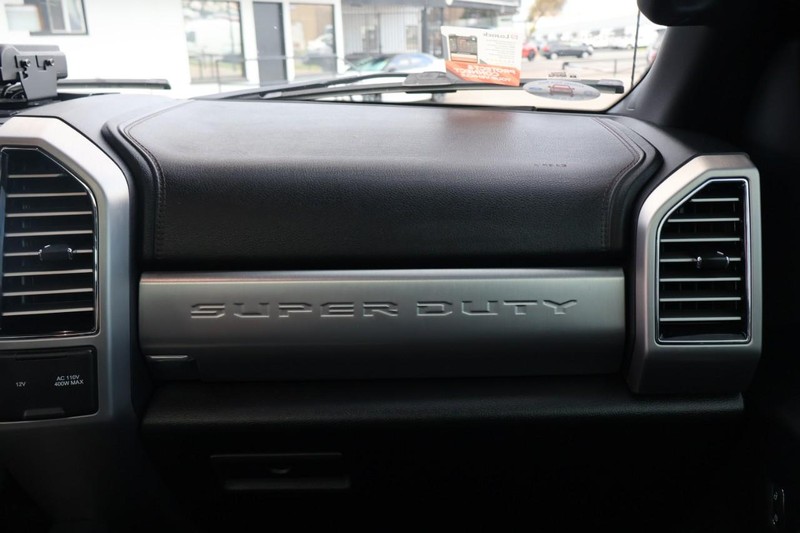 Ford Super Duty F-250 SRW Vehicle Full-screen Gallery Image 32