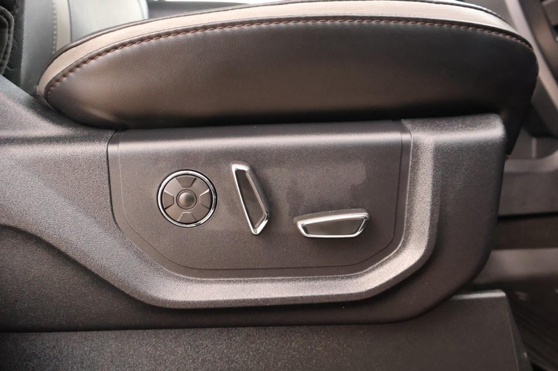 Ford Super Duty F-250 SRW Vehicle Full-screen Gallery Image 33