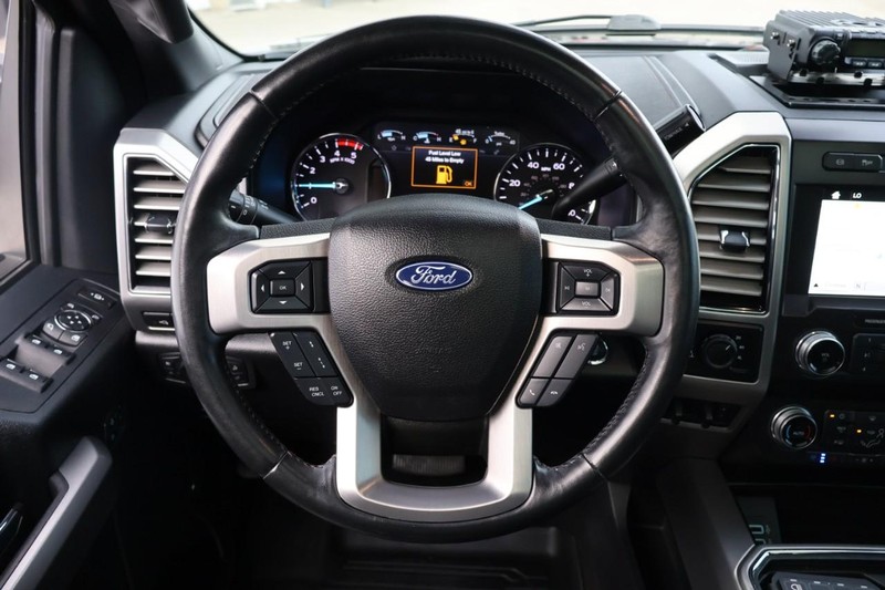 Ford Super Duty F-250 SRW Vehicle Full-screen Gallery Image 39