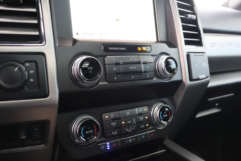 Ford Super Duty F-250 SRW Vehicle Full-screen Gallery Image 45