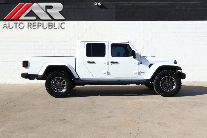 Jeep Gladiator Vehicle Full-screen Gallery Image 01