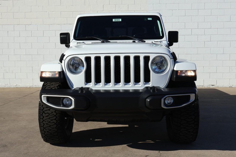 Jeep Gladiator Vehicle Full-screen Gallery Image 03