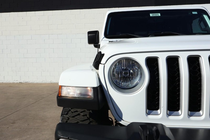 Jeep Gladiator Vehicle Full-screen Gallery Image 04