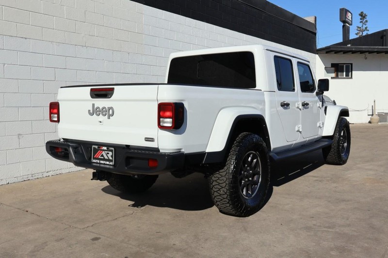 Jeep Gladiator Vehicle Full-screen Gallery Image 05
