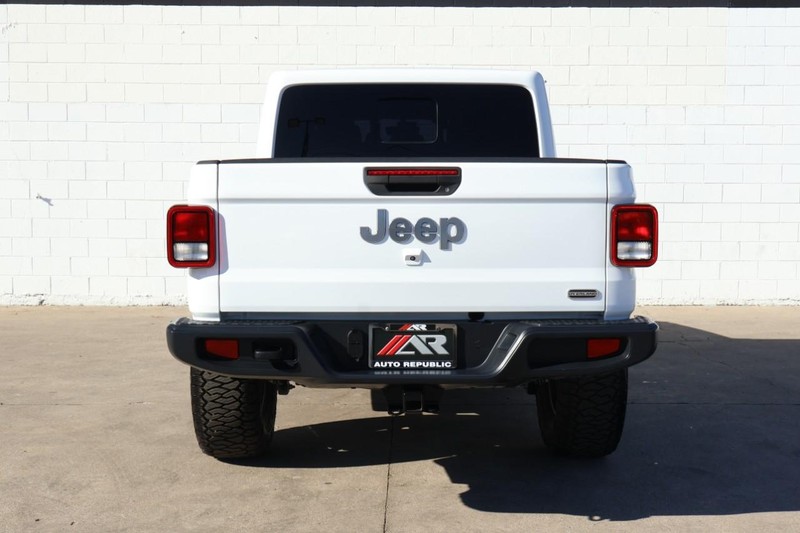 Jeep Gladiator Vehicle Full-screen Gallery Image 06
