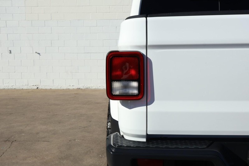 Jeep Gladiator Vehicle Full-screen Gallery Image 07