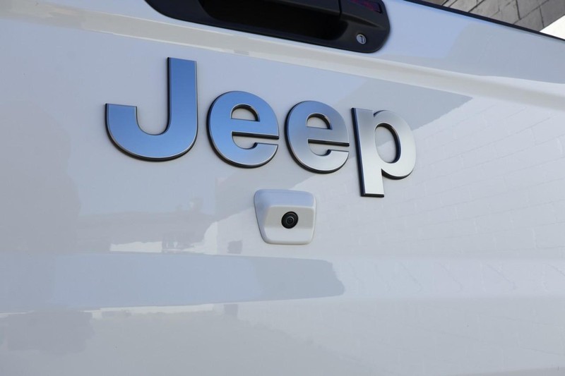 Jeep Gladiator Vehicle Full-screen Gallery Image 08