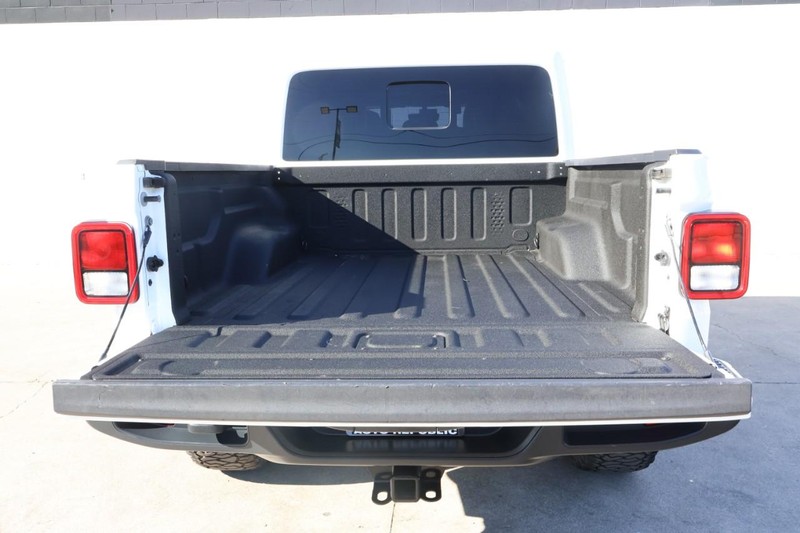 Jeep Gladiator Vehicle Full-screen Gallery Image 09