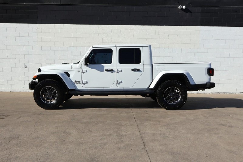 Jeep Gladiator Vehicle Full-screen Gallery Image 12