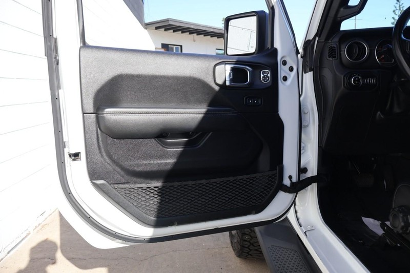 Jeep Gladiator Vehicle Full-screen Gallery Image 16