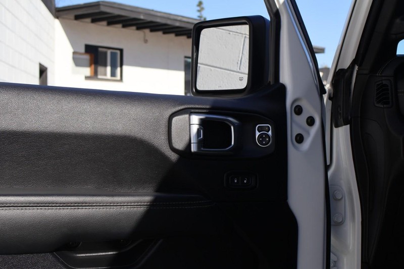 Jeep Gladiator Vehicle Full-screen Gallery Image 17