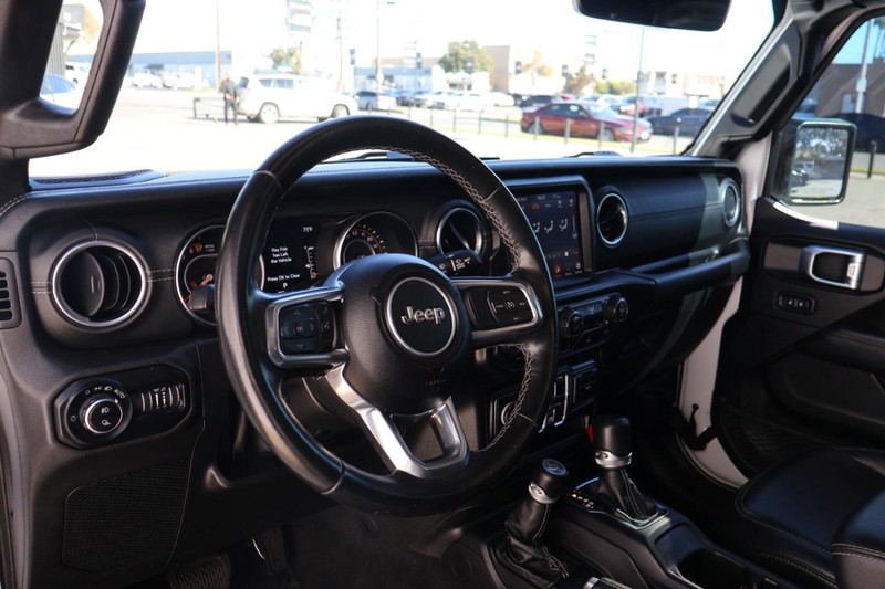 Jeep Gladiator Vehicle Full-screen Gallery Image 18