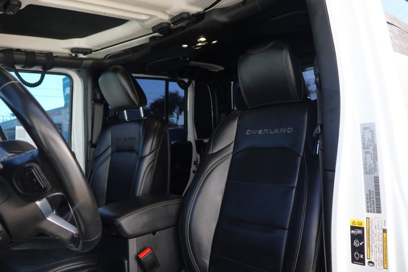 Jeep Gladiator Vehicle Full-screen Gallery Image 19