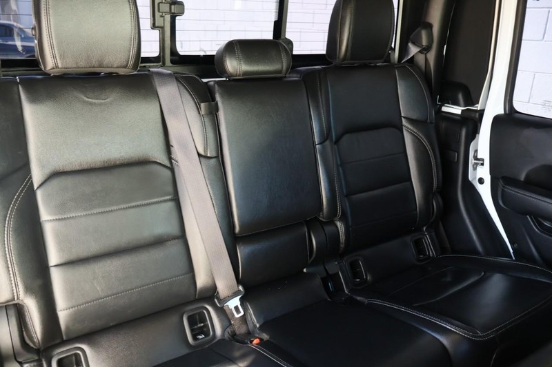 Jeep Gladiator Vehicle Full-screen Gallery Image 23