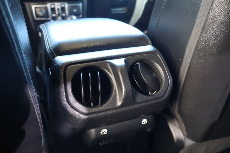 Jeep Gladiator Vehicle Full-screen Gallery Image 25