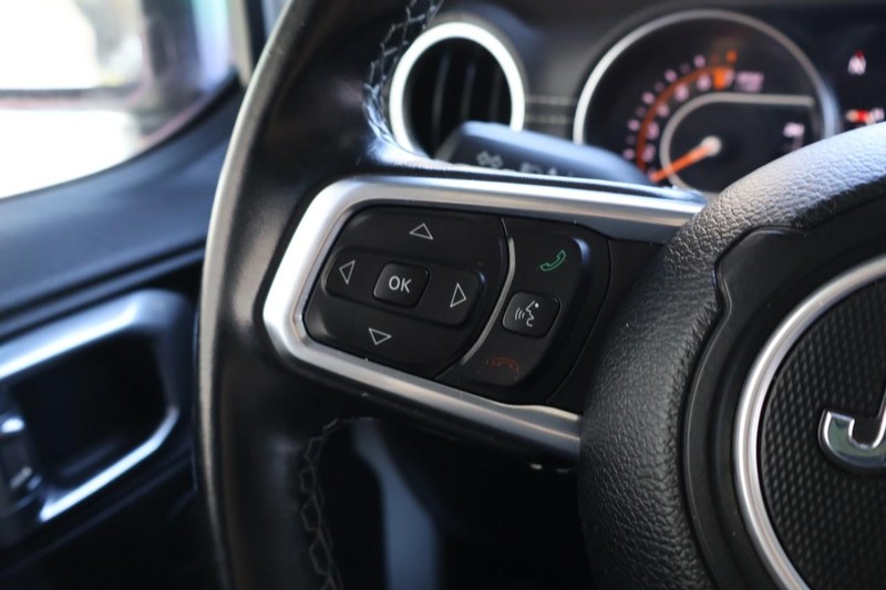 Jeep Gladiator Vehicle Full-screen Gallery Image 29