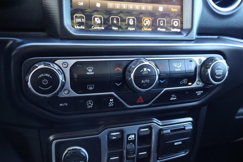 Jeep Gladiator Vehicle Full-screen Gallery Image 35